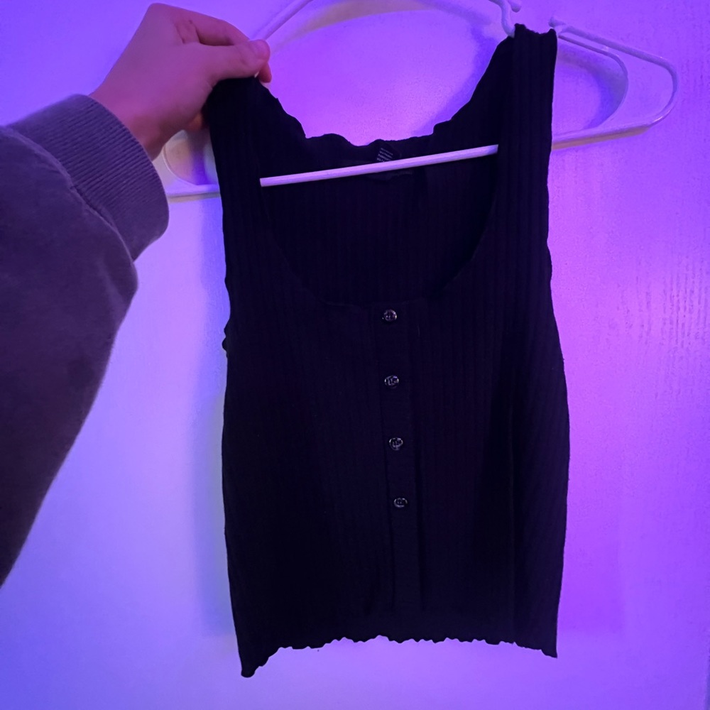 Black cropped tank top